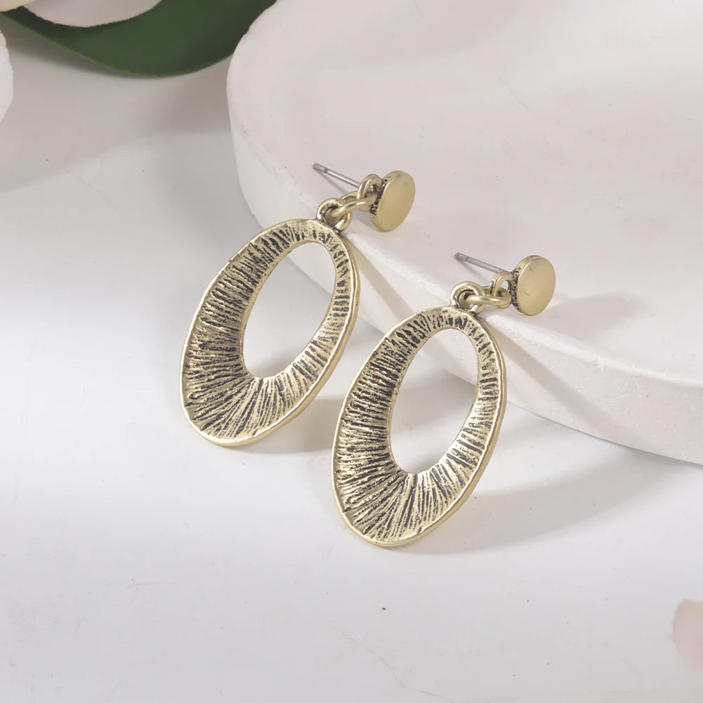 Zinc Alloy Set: Oval Multi-layer Circle Pendant, Snakeskin Necklace, Earrings