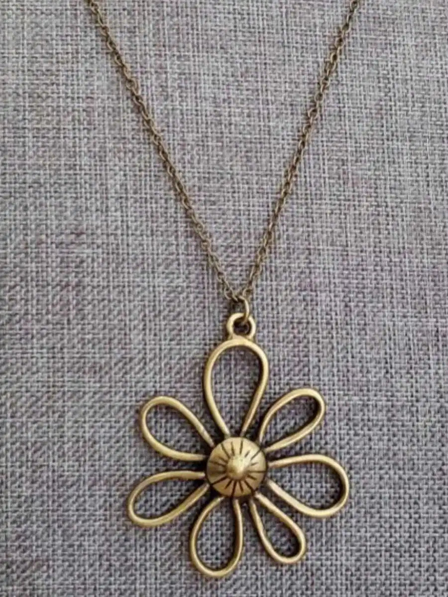 Vintage Inspired Floral Alloy Pendant Necklace