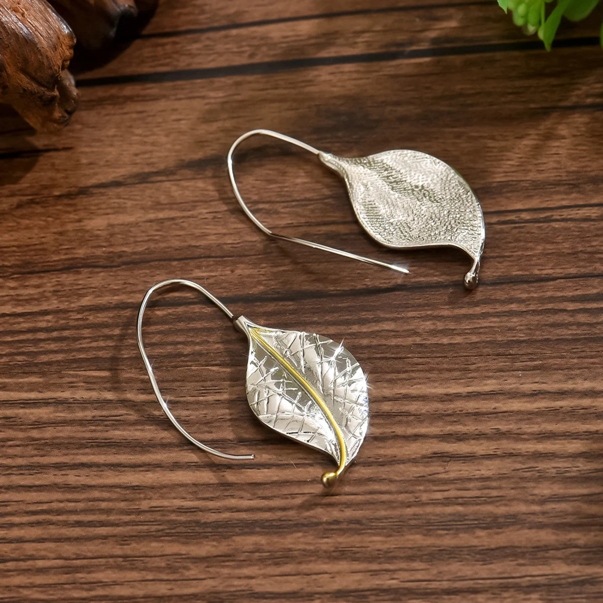 Retro Metal Foliage Two-Tone Geometric Leaf Alloy Earrings