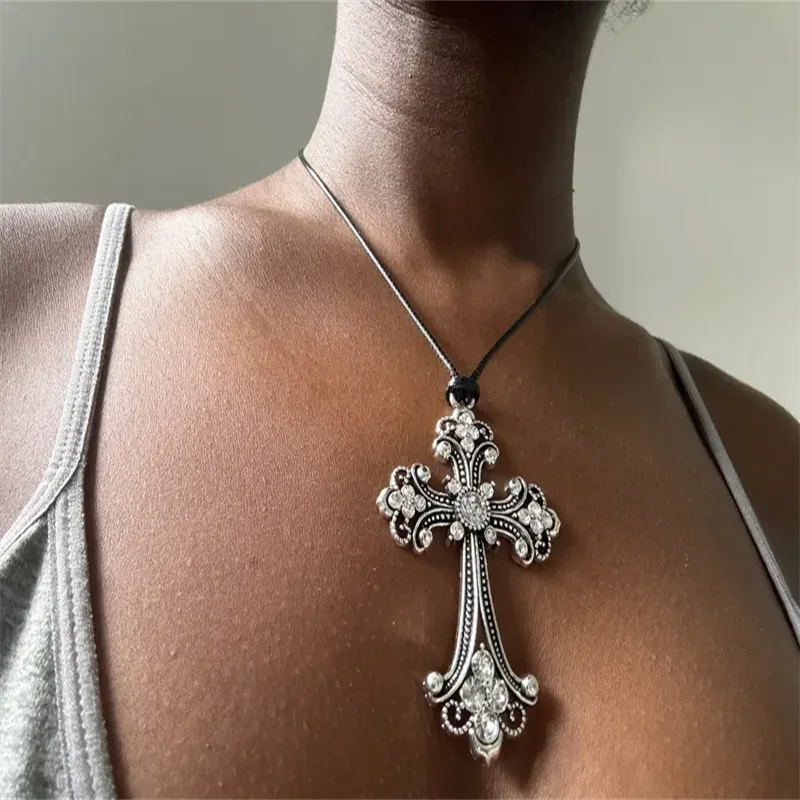 Large Goth Detailed Rhinestone Zinc Alloy Cross Rope Chain Choker