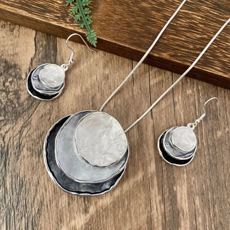 Seashell Inspired 3 Shade Unusual Alloy Earrings & Necklace