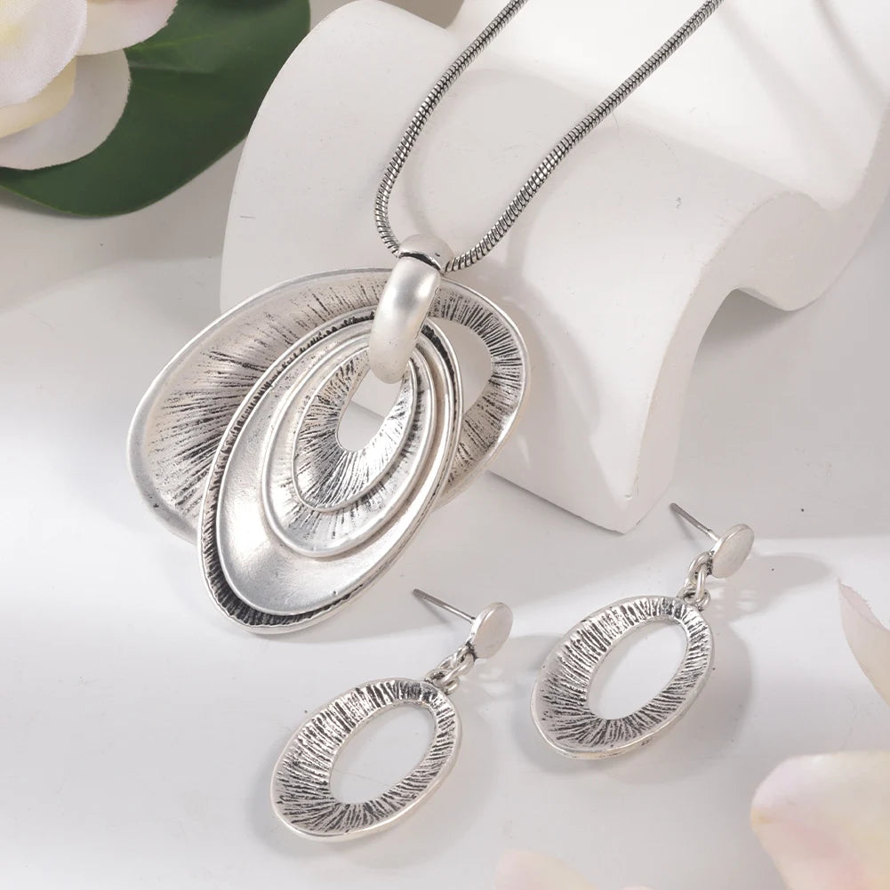 Zinc Alloy Set: Oval Multi-layer Circle Pendant, Snakeskin Necklace, Earrings