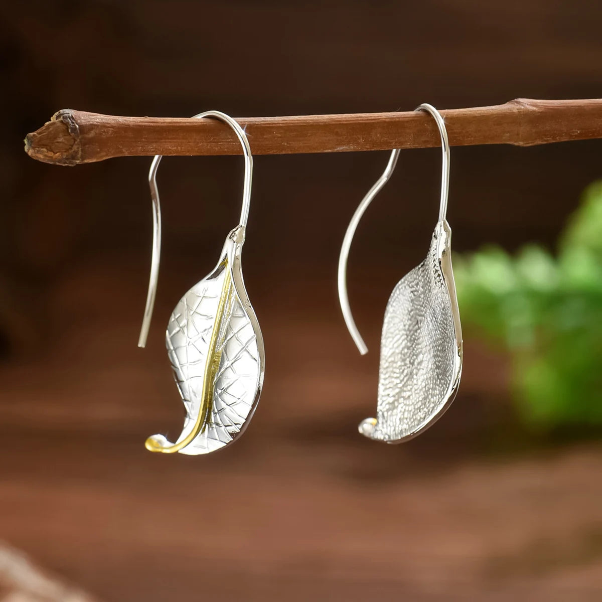 Retro Metal Foliage Two-Tone Geometric Leaf Alloy Earrings