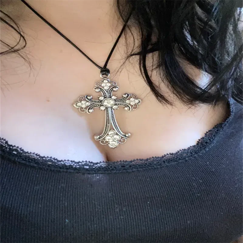 Large Goth Detailed Rhinestone Zinc Alloy Cross Rope Chain Choker