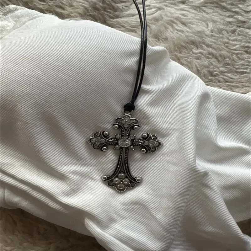 Large Goth Detailed Rhinestone Zinc Alloy Cross Rope Chain Choker